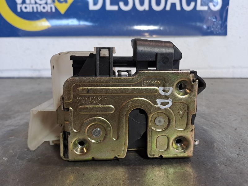 Recambio de cerradura puerta delantera derecha para renault megane classic rn 1.6e referencia OEM IAM    Recambio de cerradura puerta delantera derecha para renault megane classic rn 1.6e referencia OEM IAM