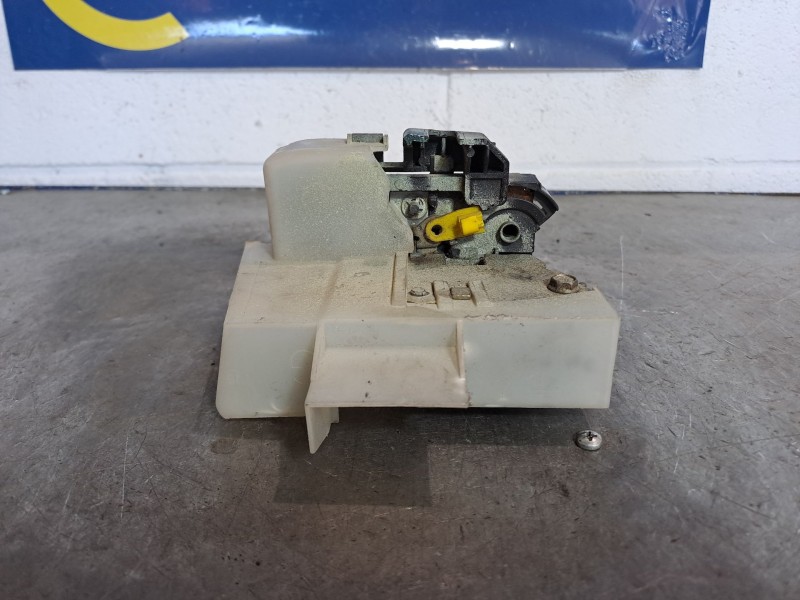 Recambio de cerradura puerta delantera izquierda para renault megane classic rn 1.6e referencia OEM IAM    Recambio de cerradura puerta delantera izquierda para renault megane classic rn 1.6e referencia OEM IAM