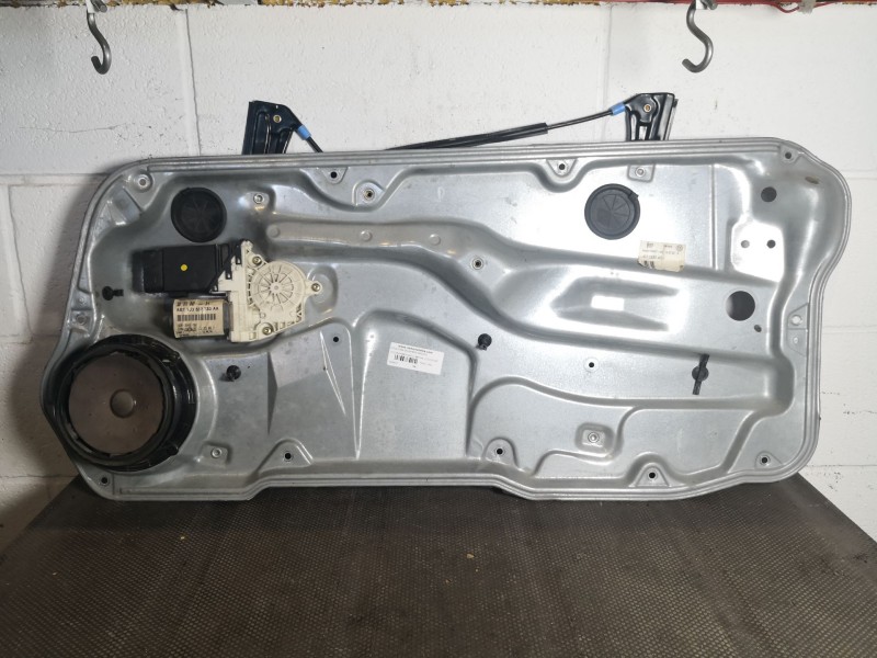 Recambio de elevalunas delantero derecho para volkswagen golf iv berlina (1j1) 1.6 referencia OEM IAM   