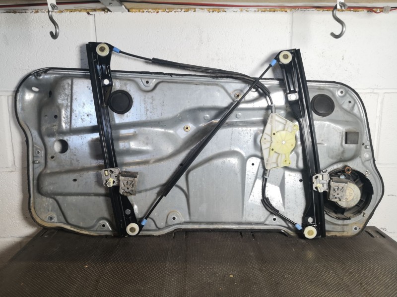 Recambio de elevalunas delantero derecho para volkswagen golf iv berlina (1j1) 1.6 referencia OEM IAM   