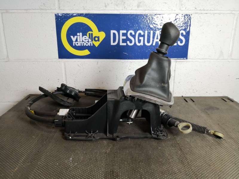 Recambio de palanca cambio para renault megane iii sport tourer business referencia OEM IAM 8201062921A  