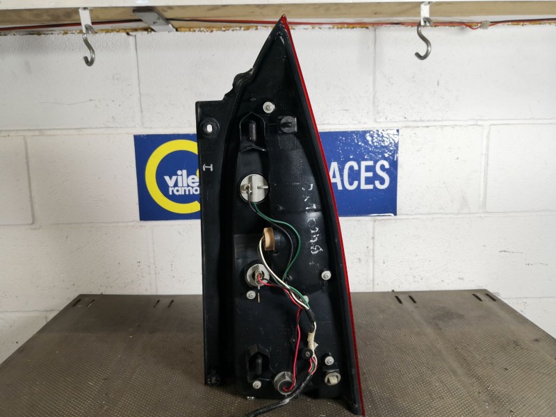 Recambio de piloto trasero izquierdo para mazda premacy (cp) 2.0 turbodiesel referencia OEM IAM    Recambio de piloto trasero izquierdo para mazda premacy (cp) 2.0 turbodiesel referencia OEM IAM