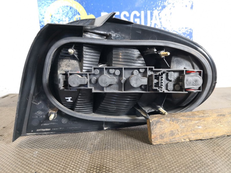 Recambio de piloto trasero izquierdo para renault megane coupe 1.6e referencia OEM IAM 7700428056  