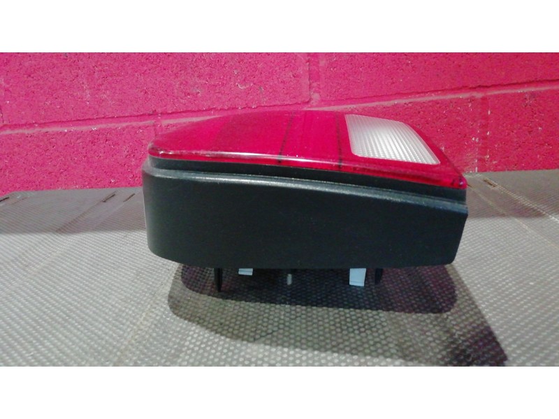 Recambio de piloto trasero derecho para volkswagen polo referencia OEM IAM   