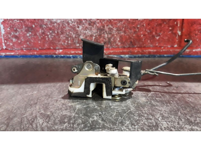 Recambio de cerra. puer. delantero izquierda para hyundai accent referencia OEM IAM    Recambio de cerra. puer. delantero izquierda para hyundai accent referencia OEM IAM