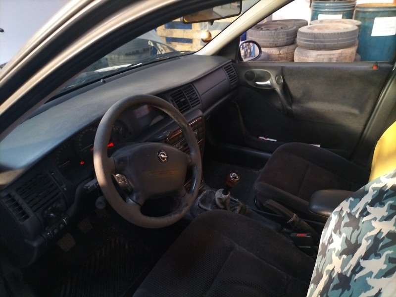 opel vectra b fastback (38_) del año 2000 opel vectra b fastback (38_) del año 2000