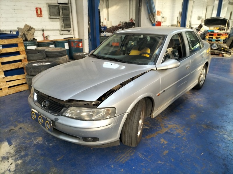 opel vectra b fastback (38_) del año 2000 opel vectra b fastback (38_) del año 2000
