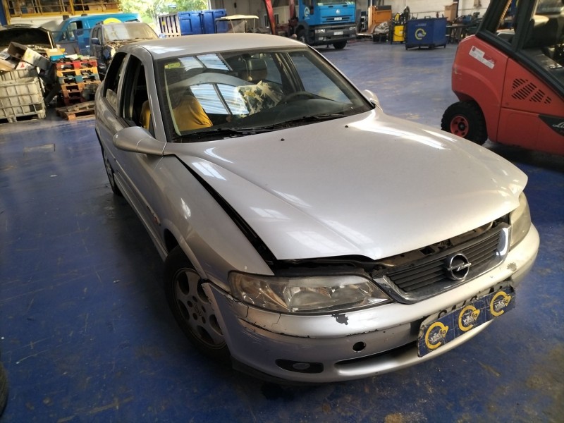 opel vectra b fastback (38_) del año 2000 opel vectra b fastback (38_) del año 2000