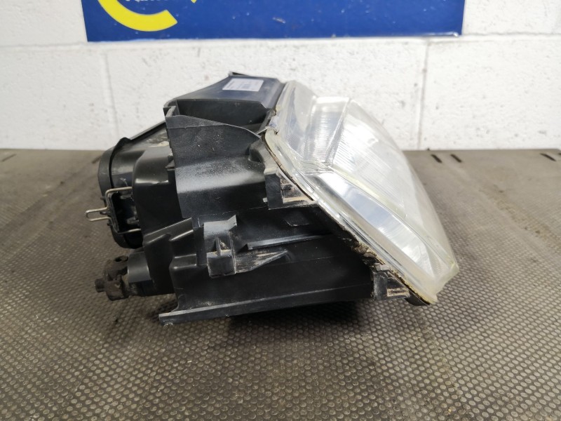 Recambio de faro derecho para citroen xantia berlina 2.0 hdi exclusive referencia OEM IAM 88205034D  