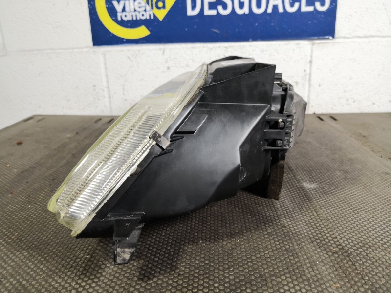 Recambio de faro derecho para citroen xantia berlina 2.0 hdi exclusive referencia OEM IAM 88205034D  