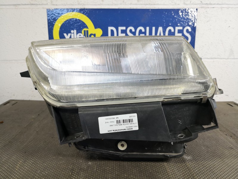 Recambio de faro derecho para citroen xantia berlina 2.0 hdi exclusive referencia OEM IAM 88205034D  