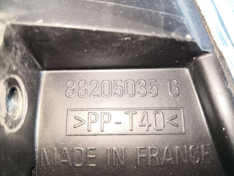 Recambio de faro izquierdo para citroen xantia berlina 2.0 hdi exclusive referencia OEM IAM 88205035G  