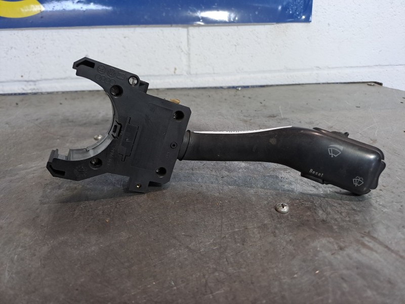 Recambio de mando limpia para volkswagen passat berlina (3b2) 1.9 tdi referencia OEM IAM    Recambio de mando limpia para volkswagen passat berlina (3b2) 1.9 tdi referencia OEM IAM