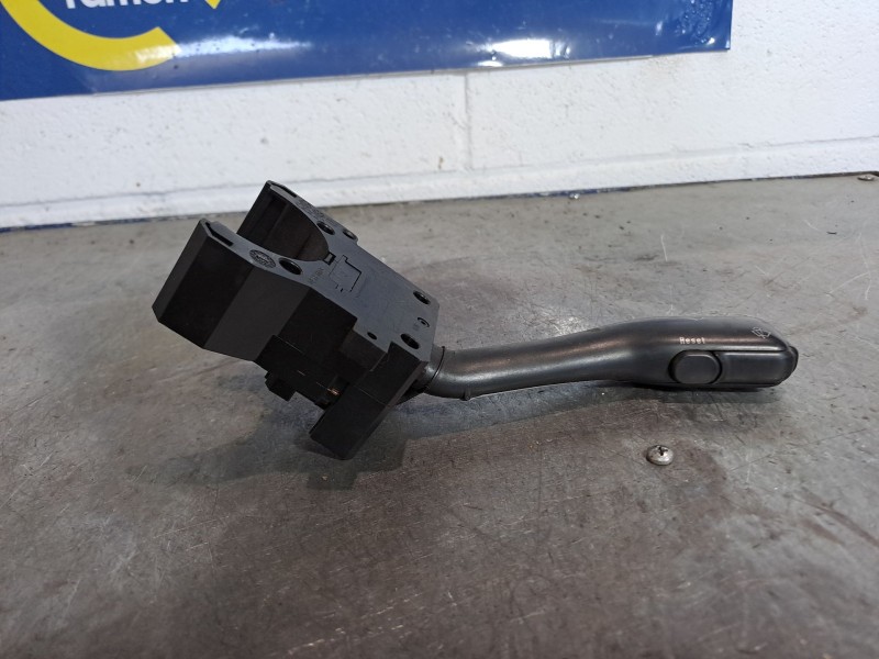 Recambio de mando limpia para volkswagen passat berlina (3b2) 1.9 tdi referencia OEM IAM    Recambio de mando limpia para volkswagen passat berlina (3b2) 1.9 tdi referencia OEM IAM