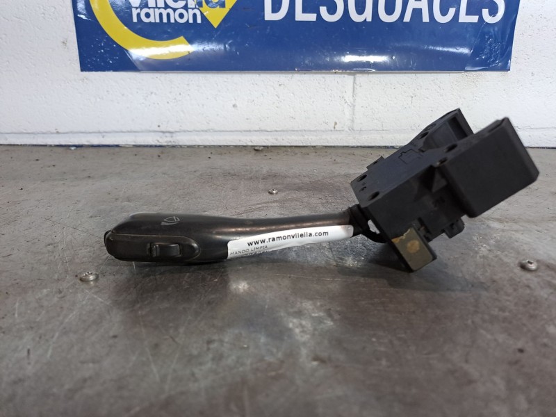 Recambio de mando limpia para volkswagen passat berlina (3b2) 1.9 tdi referencia OEM IAM    Recambio de mando limpia para volkswagen passat berlina (3b2) 1.9 tdi referencia OEM IAM