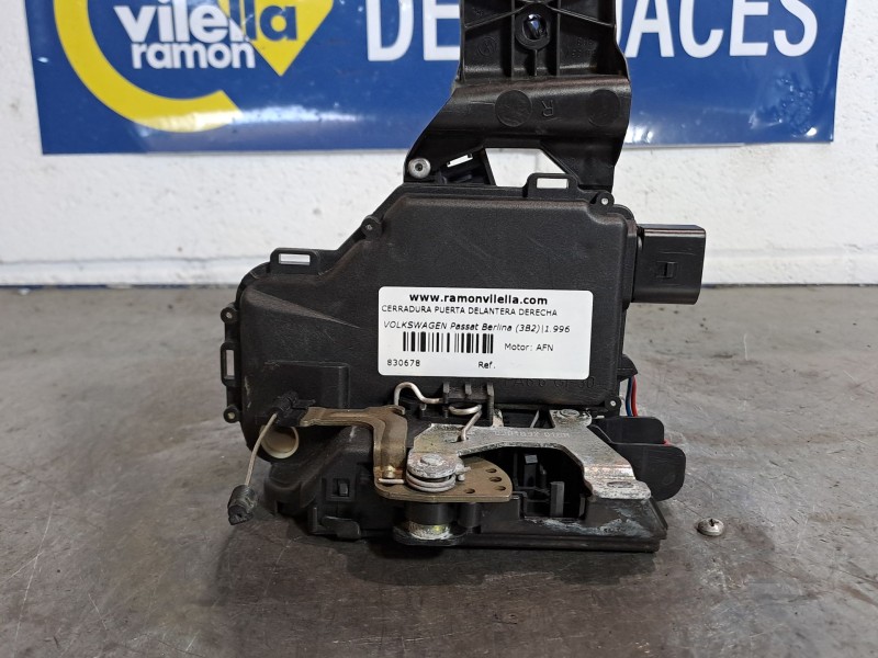 Recambio de cerradura puerta delantera derecha para volkswagen passat berlina (3b2) 1.9 tdi referencia OEM IAM    Recambio de cerradura puerta delantera derecha para volkswagen passat berlina (3b2) 1.9 tdi referencia OEM IAM