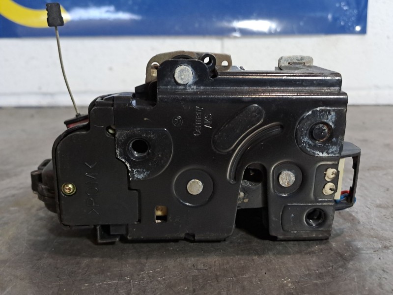 Recambio de cerradura puerta delantera derecha para volkswagen passat berlina (3b2) 1.9 tdi referencia OEM IAM    Recambio de cerradura puerta delantera derecha para volkswagen passat berlina (3b2) 1.9 tdi referencia OEM IAM