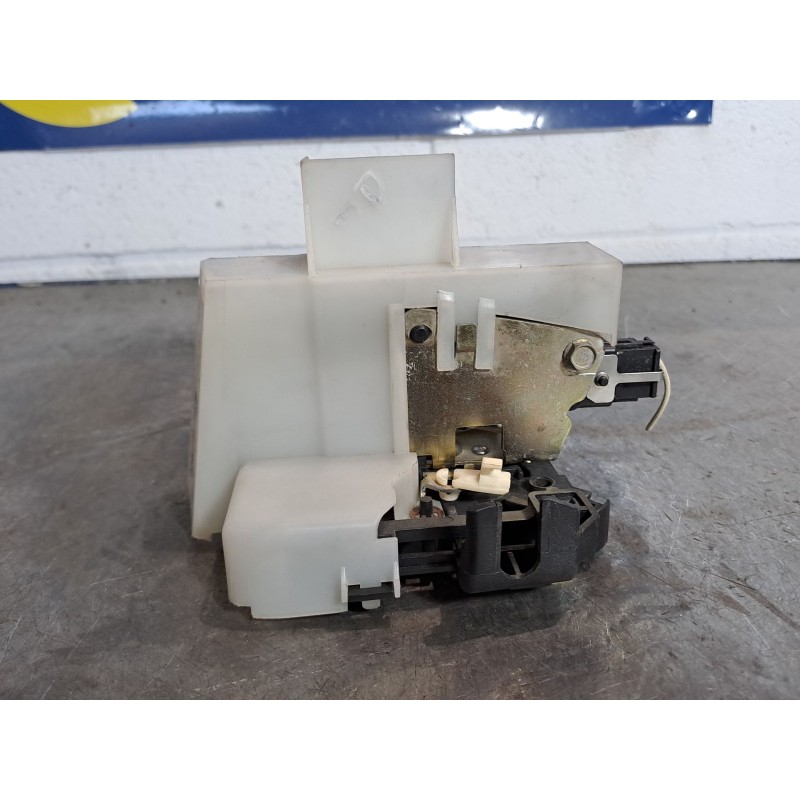 Recambio de cerradura puerta delantera derecha para renault megane i classic (la0) 1.9 dt alize referencia OEM IAM   