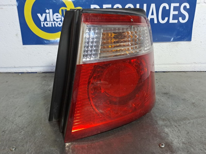 Recambio de piloto trasero derecho para kia carens 2.0 crdi ex monovolumen referencia OEM IAM   