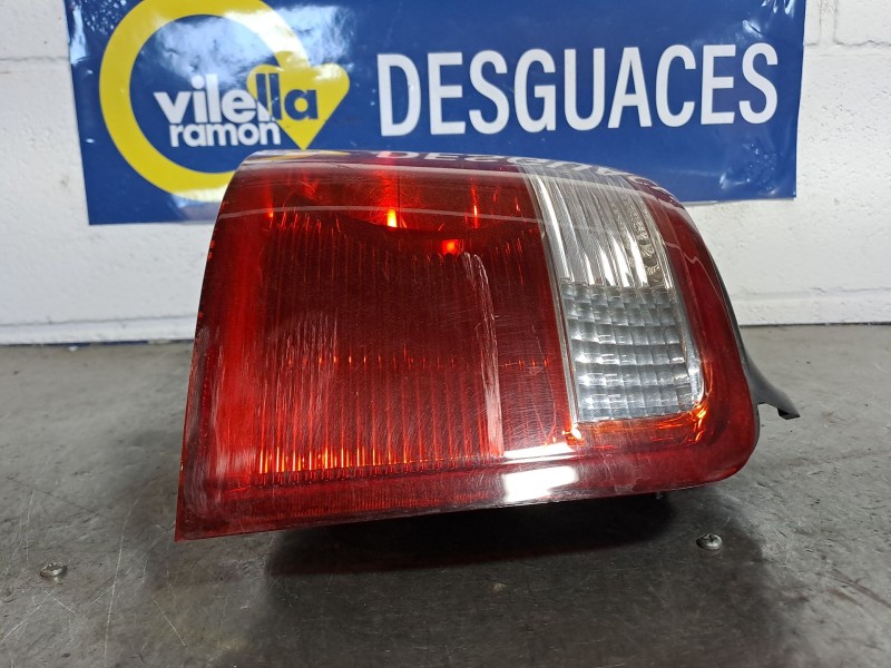 Recambio de piloto trasero derecho para kia carens 2.0 crdi ex monovolumen referencia OEM IAM   