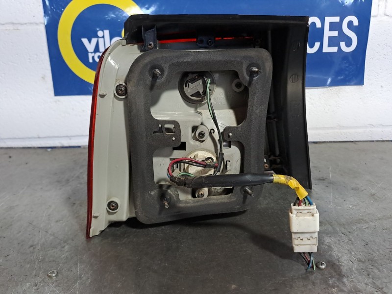 Recambio de piloto trasero derecho para kia carens 2.0 crdi ex monovolumen referencia OEM IAM   