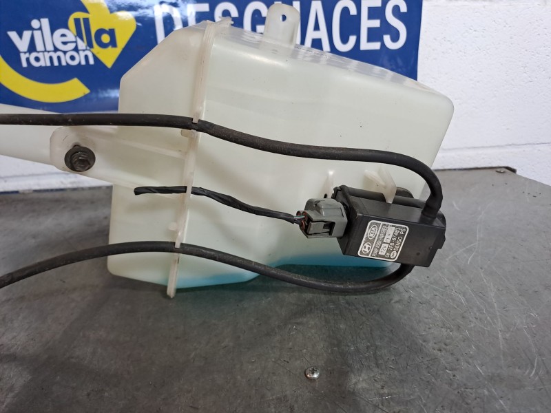 Recambio de deposito limpia para kia carens 2.0 crdi ex monovolumen referencia OEM IAM   