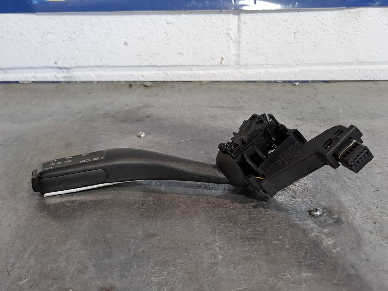 Recambio de mando intermitentes para volkswagen golf v berlina (1k1) 2.0 tdi | 0.03 - 0.08 2.0 tdi | 0.03 - 0.08 referencia OEM 