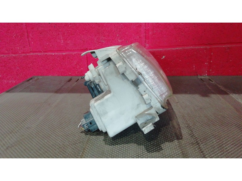 Recambio de faro derecho para volkswagen polo referencia OEM IAM   