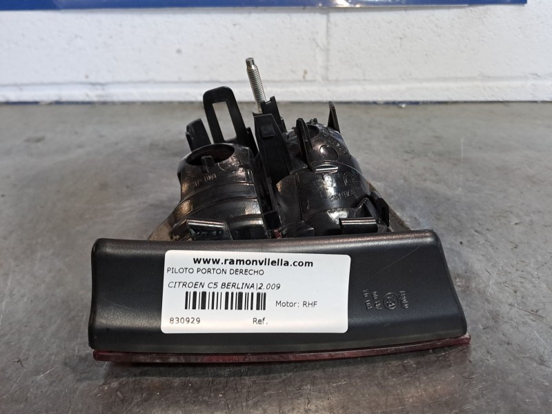 Recambio de piloto porton derecho para citroen c5 berlina business referencia OEM IAM    Recambio de piloto porton derecho para citroen c5 berlina business referencia OEM IAM
