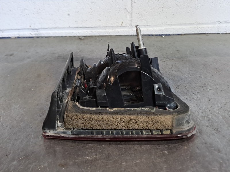 Recambio de piloto porton derecho para citroen c5 berlina business referencia OEM IAM    Recambio de piloto porton derecho para citroen c5 berlina business referencia OEM IAM