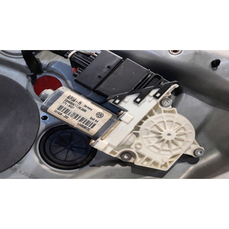 Recambio de elevalu. tras. derecho para volkswagen bora berlina (1j2) 1.9 tdi | 0.98 - 0.05 1.9 tdi | 0.98 - 0.05 referencia OEM