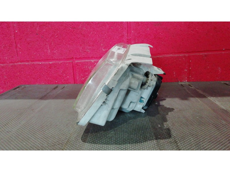 Recambio de faro derecho para volkswagen polo referencia OEM IAM   