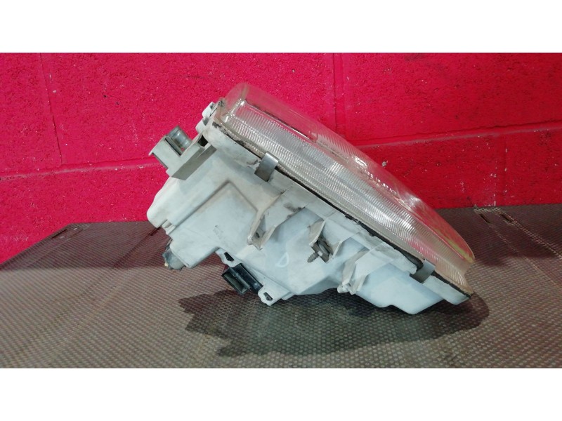 Recambio de faro derecho para volkswagen polo referencia OEM IAM   