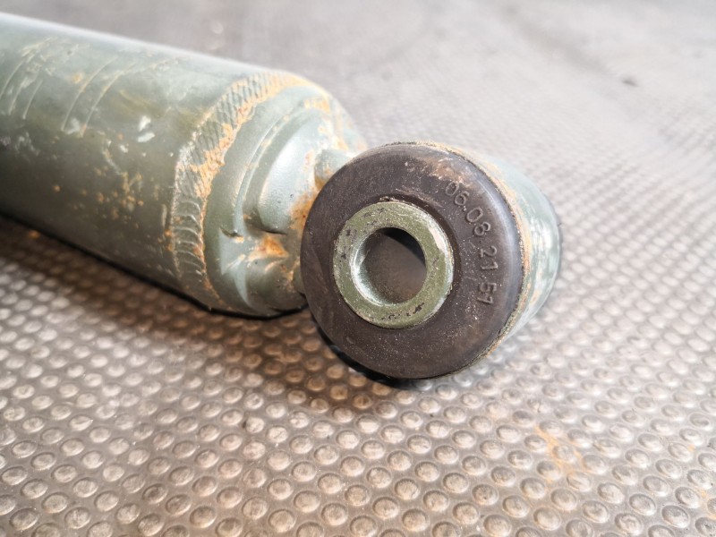 Recambio de amortiguador trasero para volkswagen caravelle caravelle 2.4 d referencia OEM IAM    Recambio de amortiguador trasero para volkswagen caravelle caravelle 2.4 d referencia OEM IAM