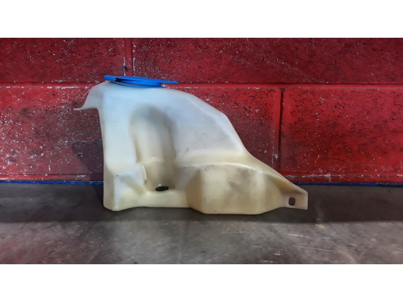 Recambio de deposito limpia para volkswagen polo referencia OEM IAM   