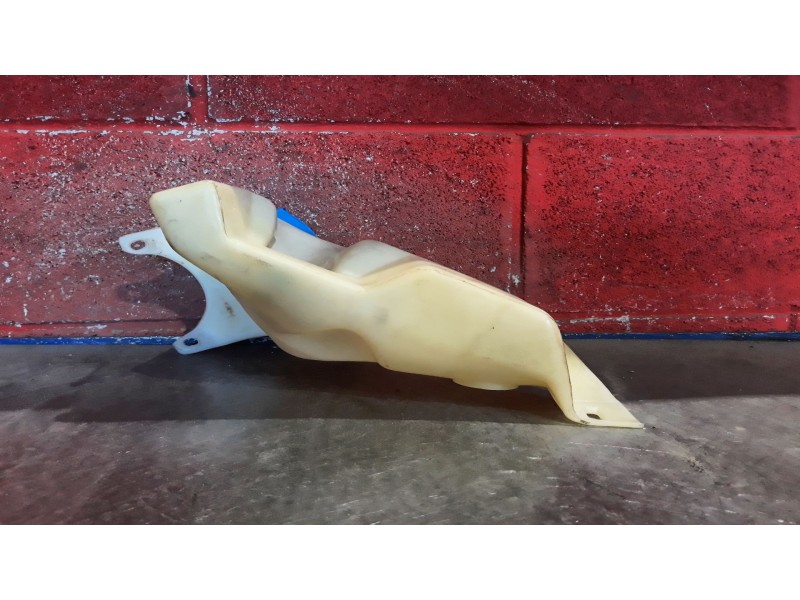 Recambio de deposito limpia para volkswagen polo referencia OEM IAM   