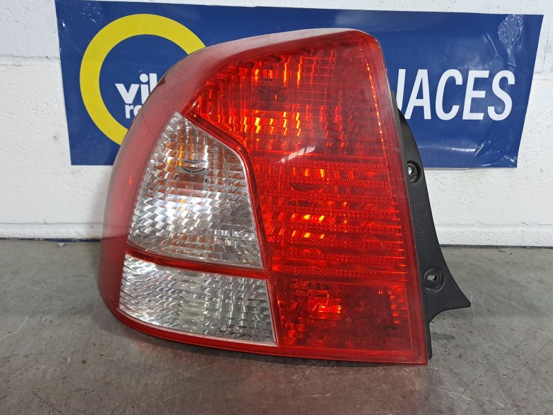 Recambio de piloto trasero izquierdo para kia shuma ii 1.6 ls berlina portón referencia OEM IAM   