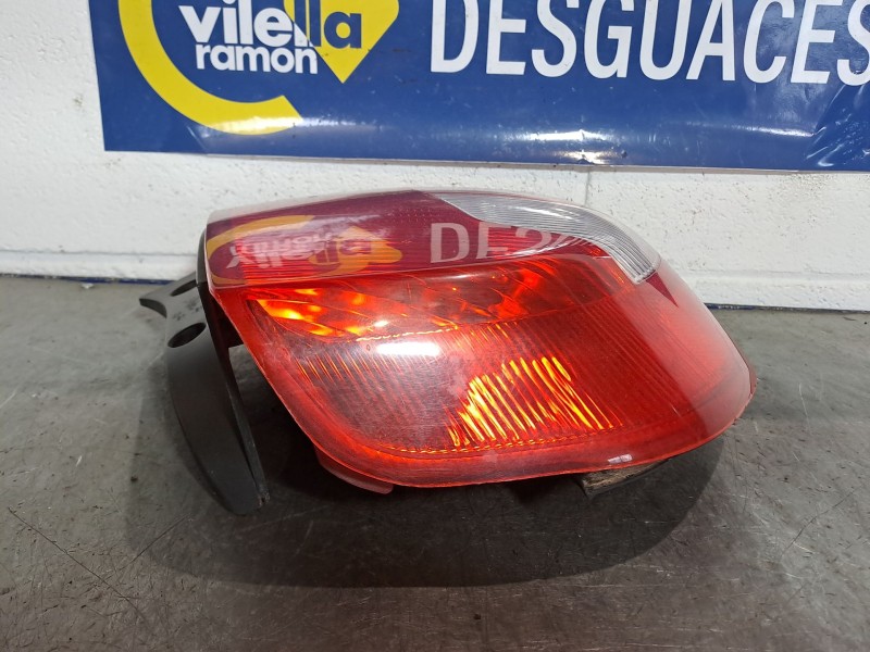 Recambio de piloto trasero izquierdo para kia shuma ii 1.6 ls berlina portón referencia OEM IAM   