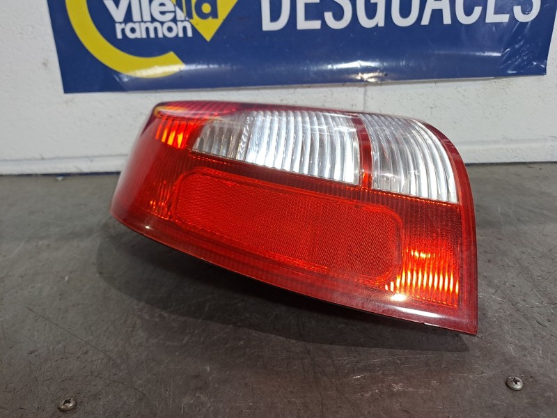 Recambio de piloto trasero izquierdo para kia shuma ii 1.6 ls berlina portón referencia OEM IAM   