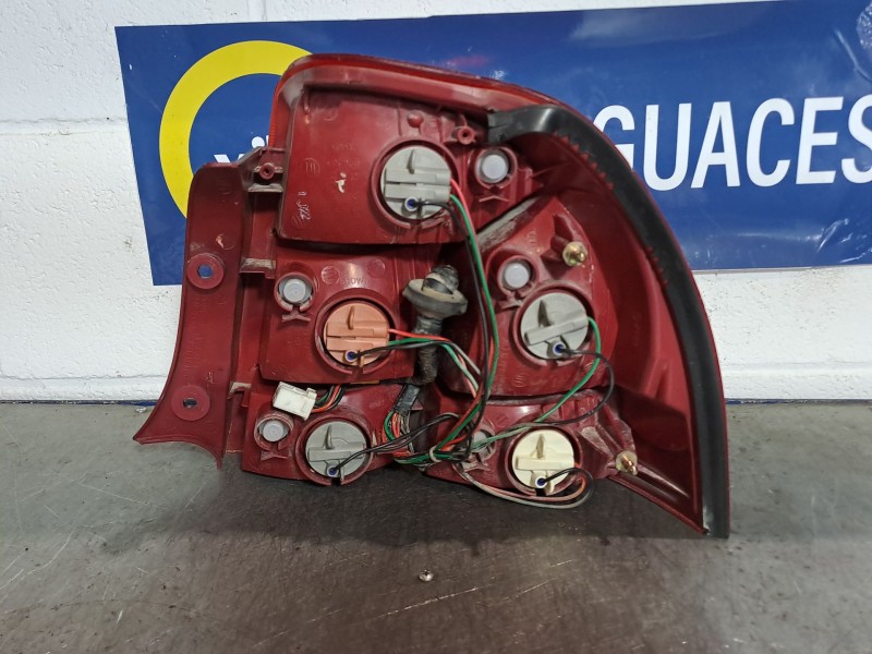 Recambio de piloto trasero izquierdo para kia shuma ii 1.6 ls berlina portón referencia OEM IAM   