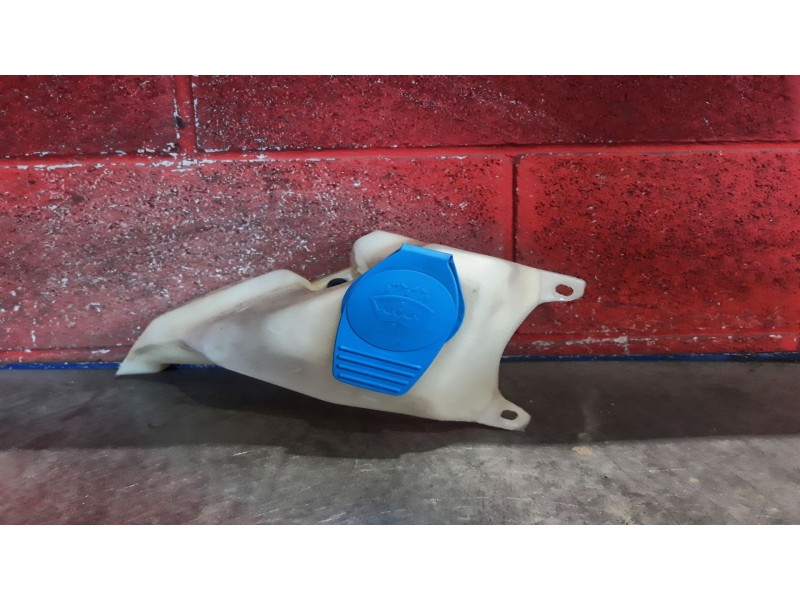 Recambio de deposito limpia para volkswagen polo referencia OEM IAM   