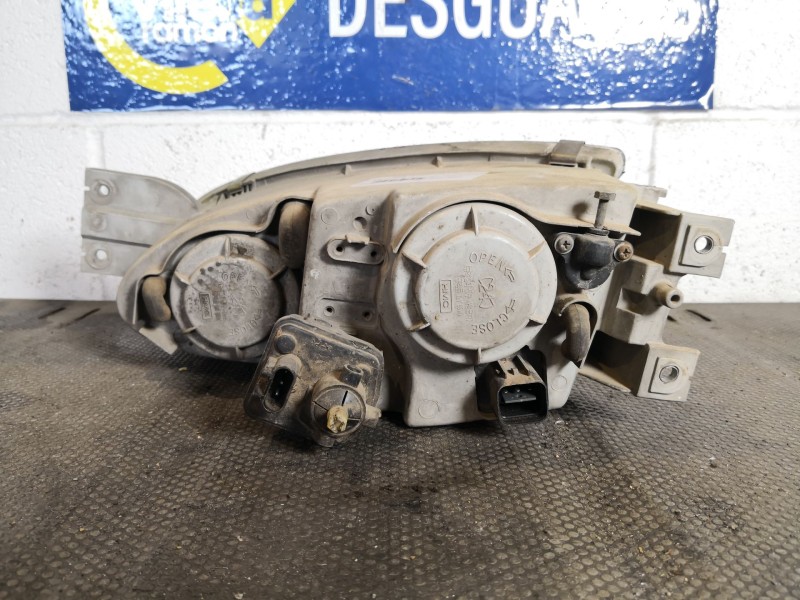 Recambio de faro derecho para hyundai coupe (j2) 1.6 16v referencia OEM IAM   