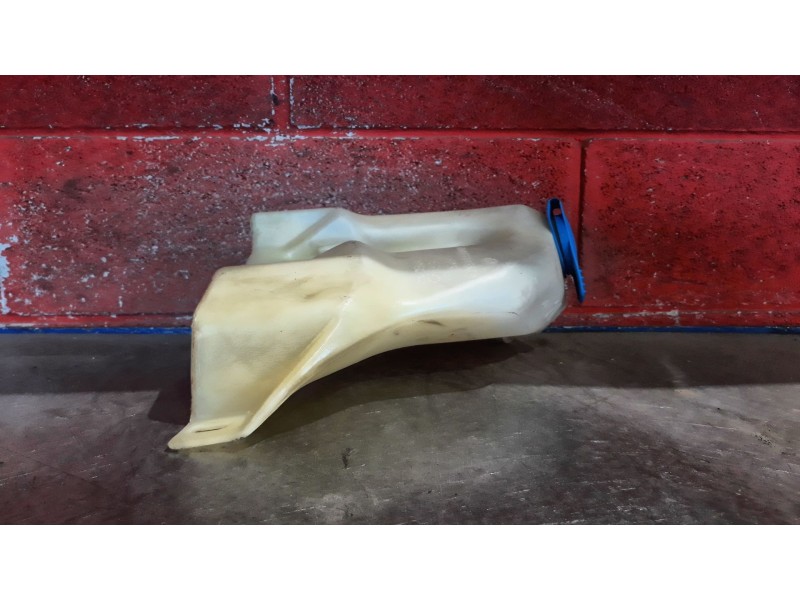 Recambio de deposito limpia para volkswagen polo referencia OEM IAM   