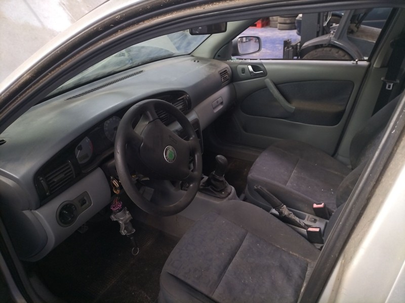 skoda octavia berlina (1u2) ambiente | 08.00 - 12.04 del año 1998