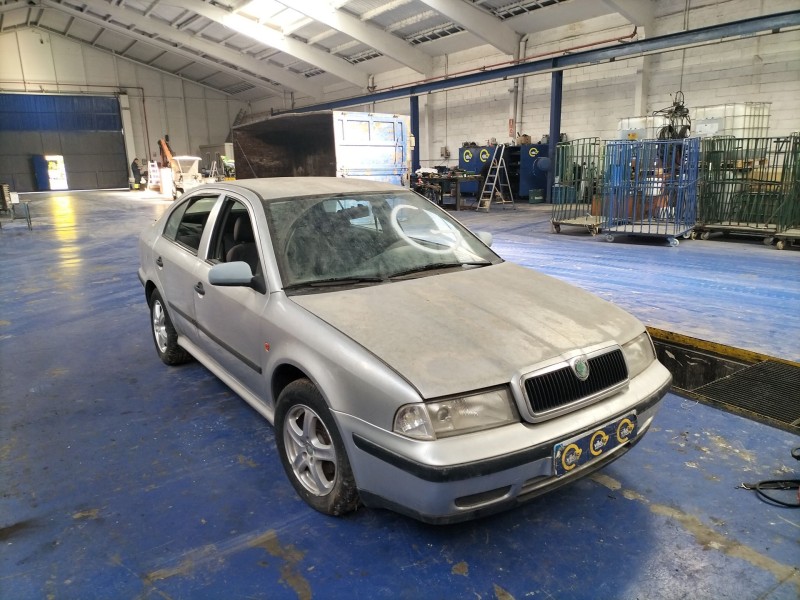 skoda octavia berlina (1u2) ambiente | 08.00 - 12.04 del año 1998