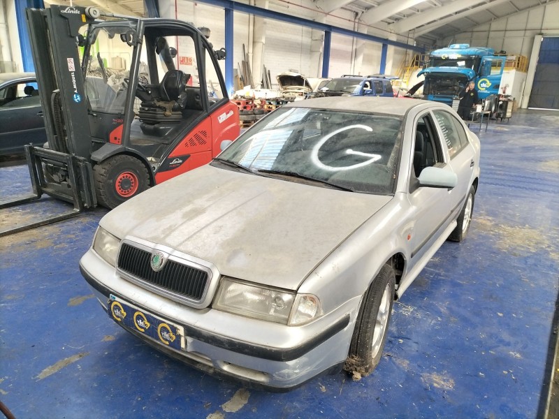 skoda octavia berlina (1u2) ambiente | 08.00 - 12.04 del año 1998