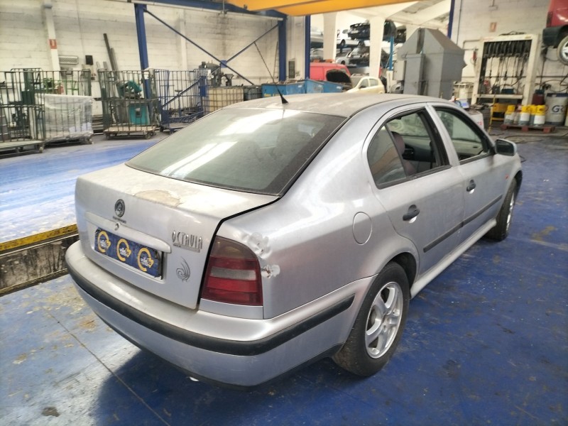 skoda octavia berlina (1u2) ambiente | 08.00 - 12.04 del año 1998
