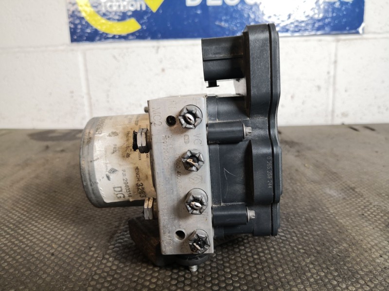 Recambio de abs para renault master 150.35 l2 h2 referencia OEM IAM 476604029R   Recambio de abs para renault master 150.35 l2 h2 referencia OEM IAM 476604029R