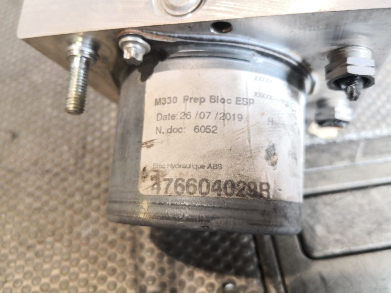 Recambio de abs para renault master 150.35 l2 h2 referencia OEM IAM 476604029R   Recambio de abs para renault master 150.35 l2 h2 referencia OEM IAM 476604029R