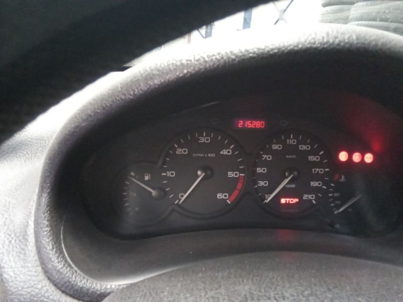 peugeot 206 berlina del año 2000 peugeot 206 berlina del año 2000